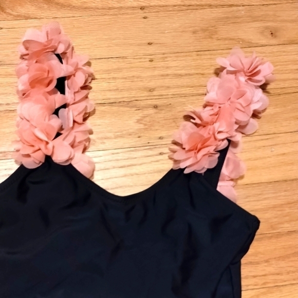 NWOT Little girl one piece unique bathing suit! Sz 3T-5T (my estimate) - Picture 3 of 8